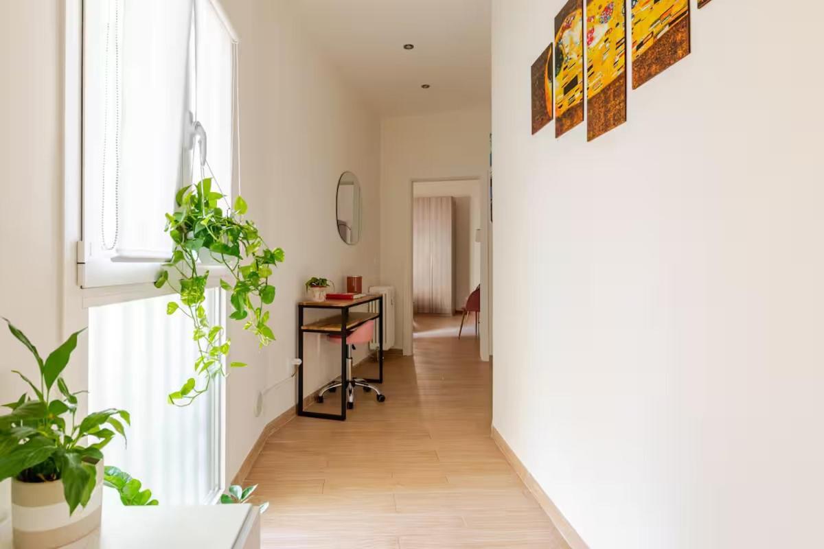 Apartment Luminoso Art Gallery
